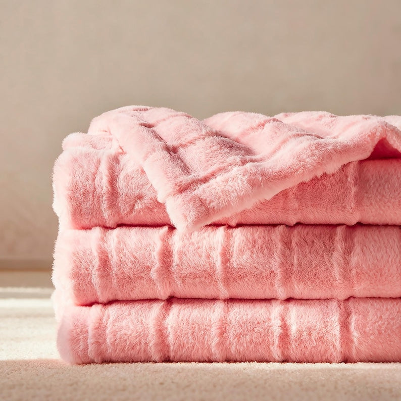 Luxurious Faux Rabbit Fur Bubble Throw Blanket 50"x60" Gift Packaging