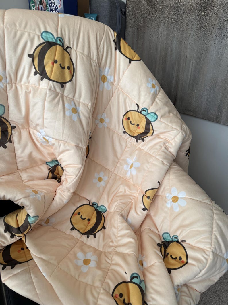 Ultra Plush Bee Print Weighted Blanket | Calming Anxiety Blanket | Deep Pressure | Zzzoodles